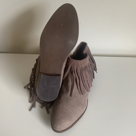 Steve Madden Patzee Suede Low Heel Fringe Ankle Booties Size 8 NWOT w/ Defects - Picture 11 of 16